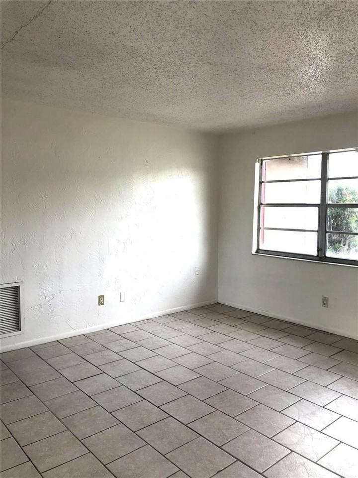 2245 Curlew Rd - Photo 2 of 9