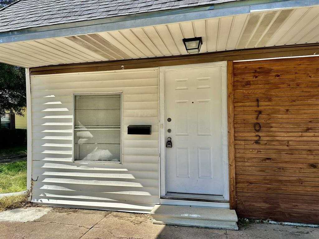 1700 S Travis St - Photo 2 of 11