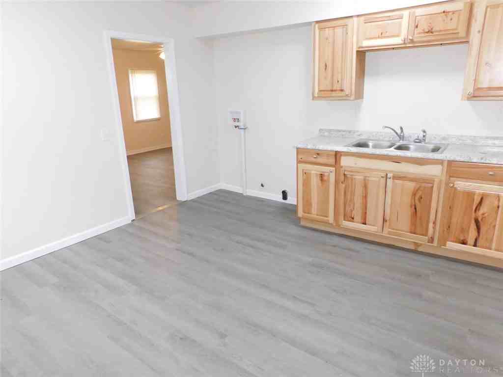 1616 Cypress St - Photo 3 of 12