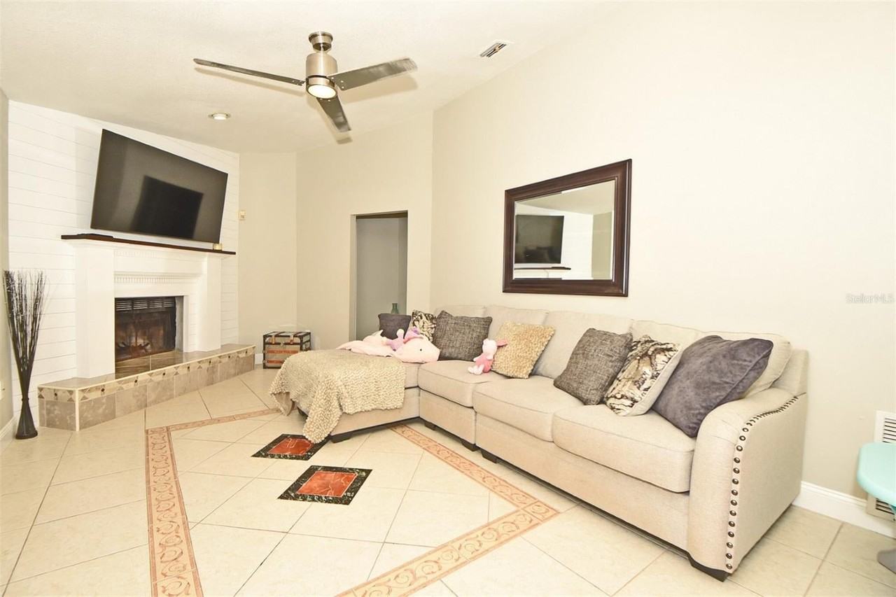 1792 Pam Cir - Photo 4 of 45