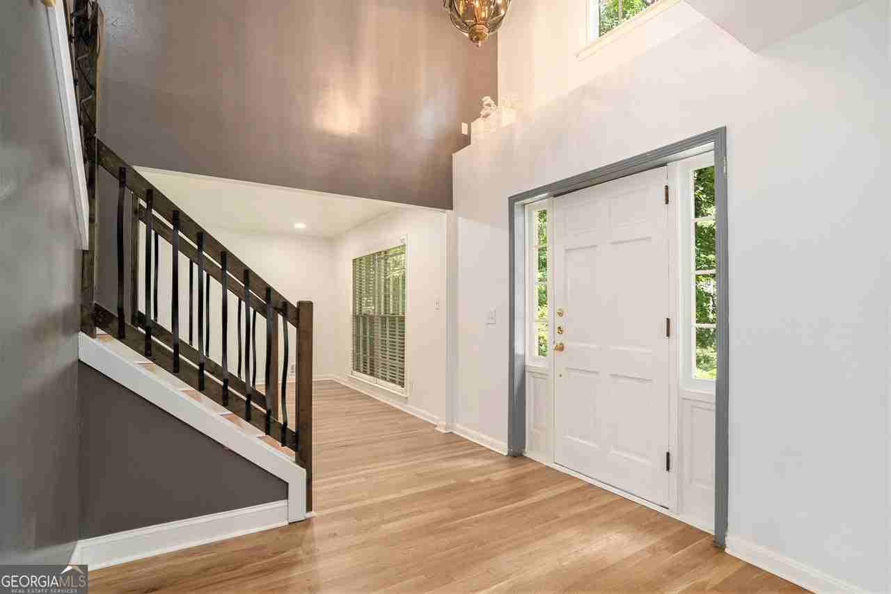 525 Abernathy Rd - Photo 2 of 21