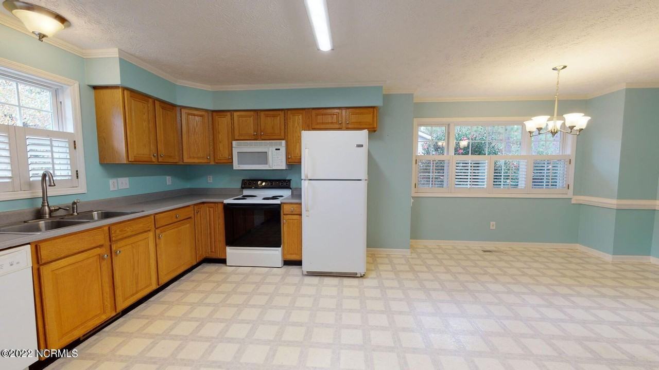 205 Fox Run Rd - Photo 2 of 14