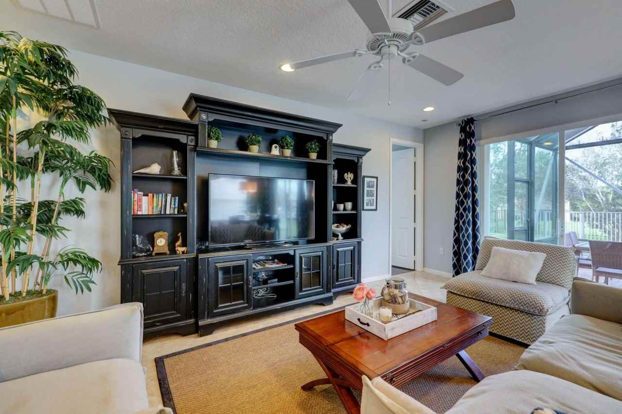 12141 Sw Bennington Cir - Photo 3 of 43
