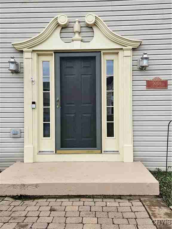 5008 Dongara Ln - Photo 4 of 42