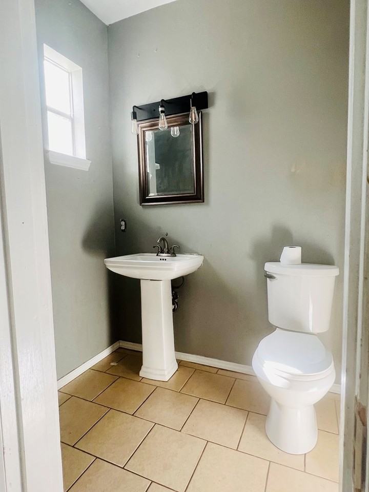 301 S Jackson St - Photo 2 of 20