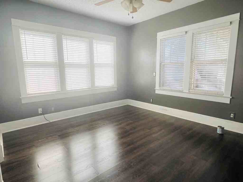 301 S Jackson St - Photo 3 of 20