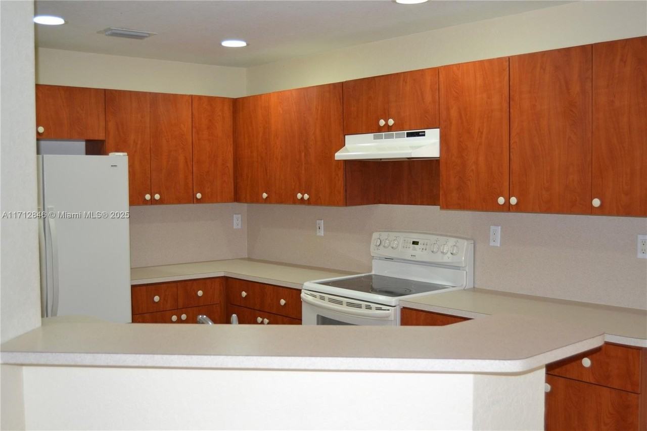 16636 Southwest 47th Terrace - Photo 3 of 10