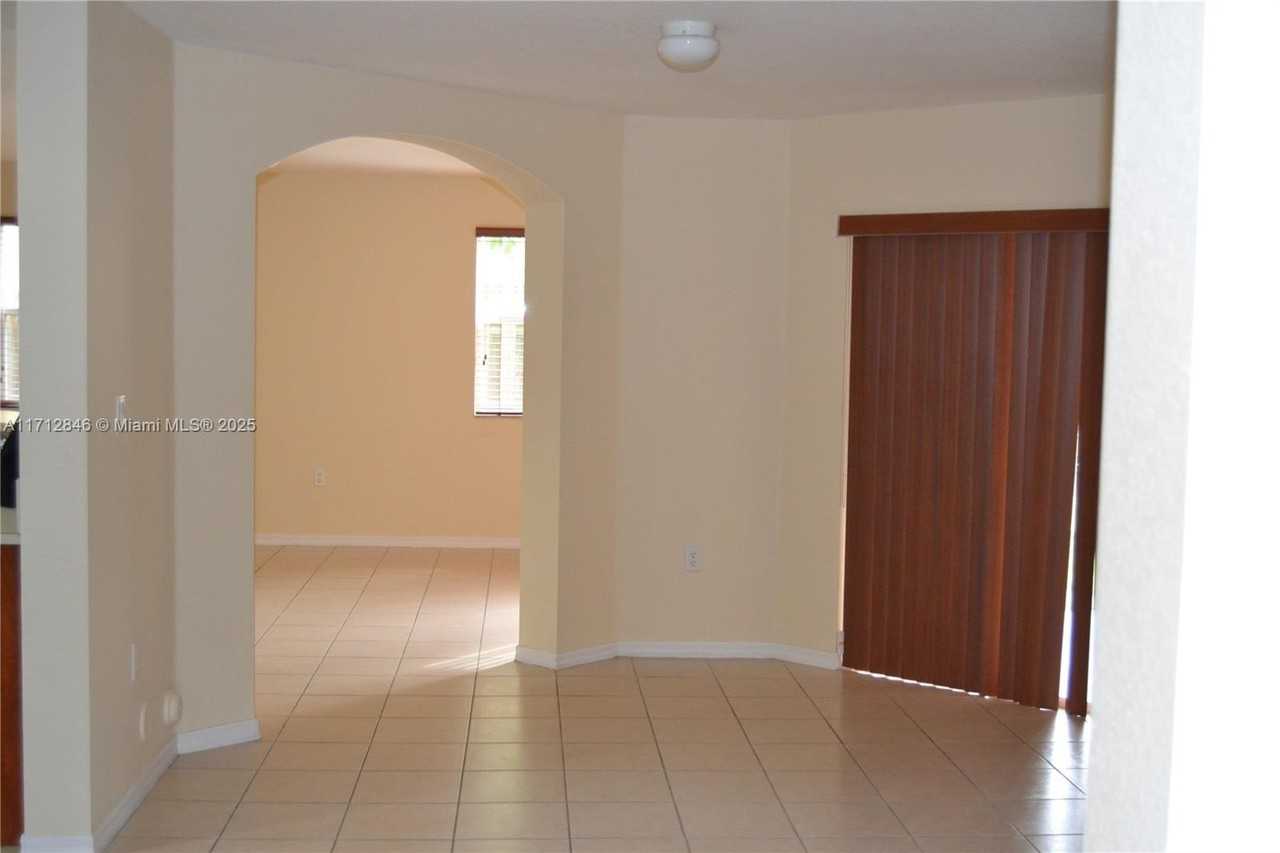 16636 Southwest 47th Terrace - Photo 5 of 10