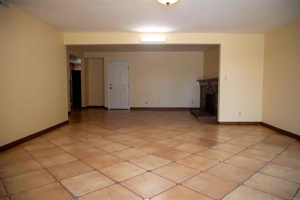 40 Plymouth Ct - Photo 2 of 6