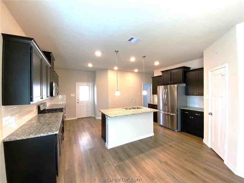 813 Mineral Wells Lane - Photo 3 of 18