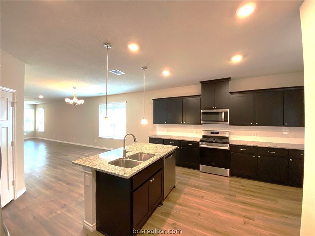 813 Mineral Wells Lane - Photo 5 of 18