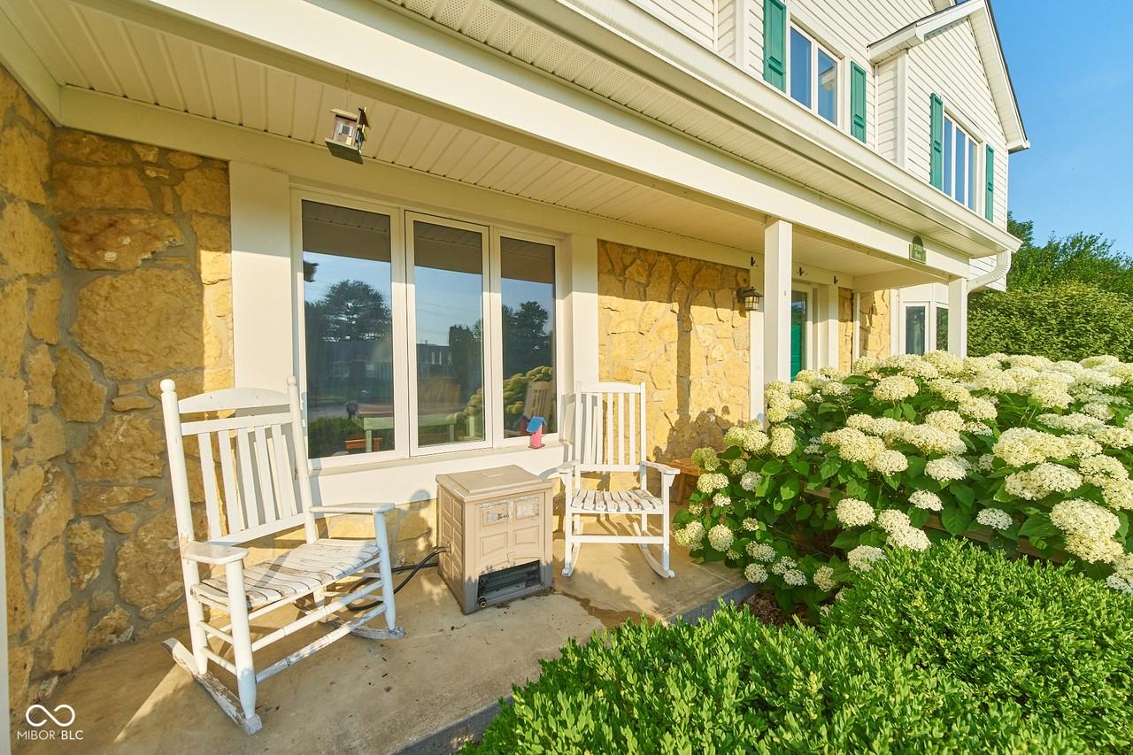 13060 Wembly Cir - Photo 2 of 33