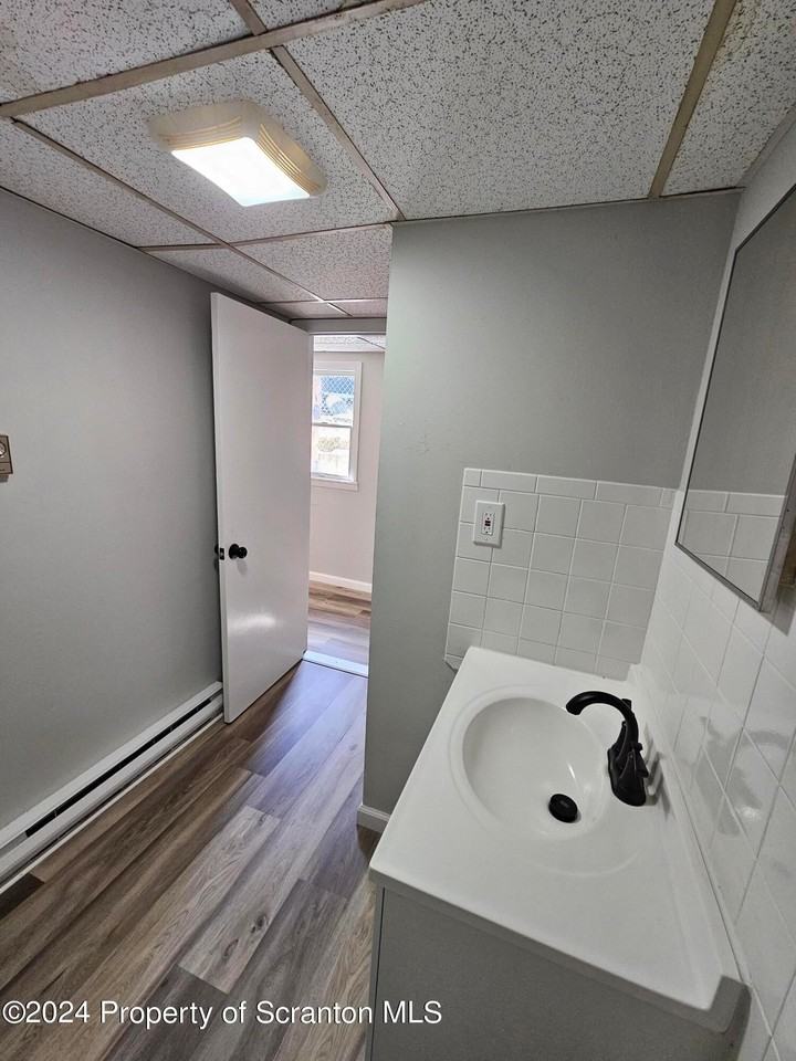 152 Elizabeth St - Photo 3 of 7