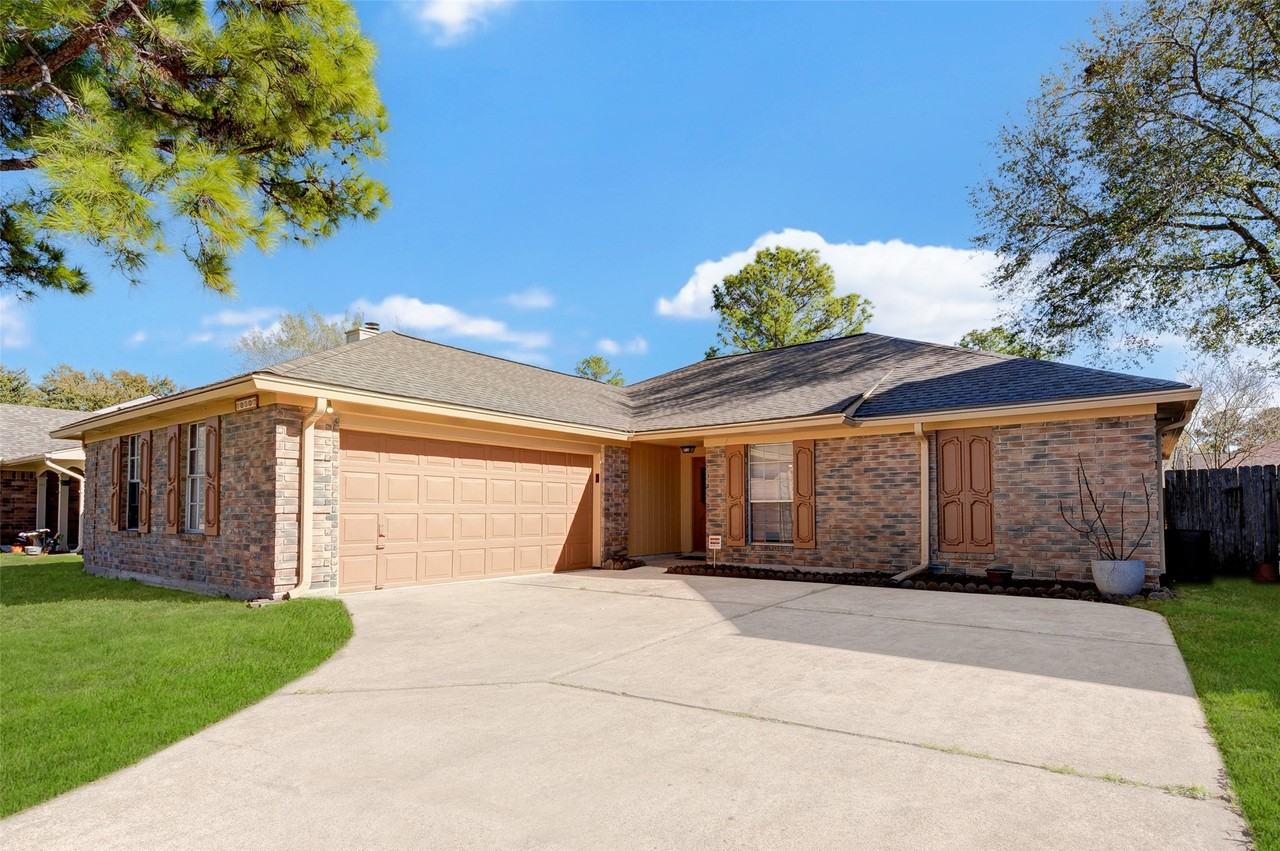 10507 Wayward Wind Ln - Photo 2 of 39