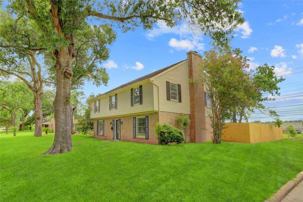 8027 Twin Hills Dr - Photo 2 of 23