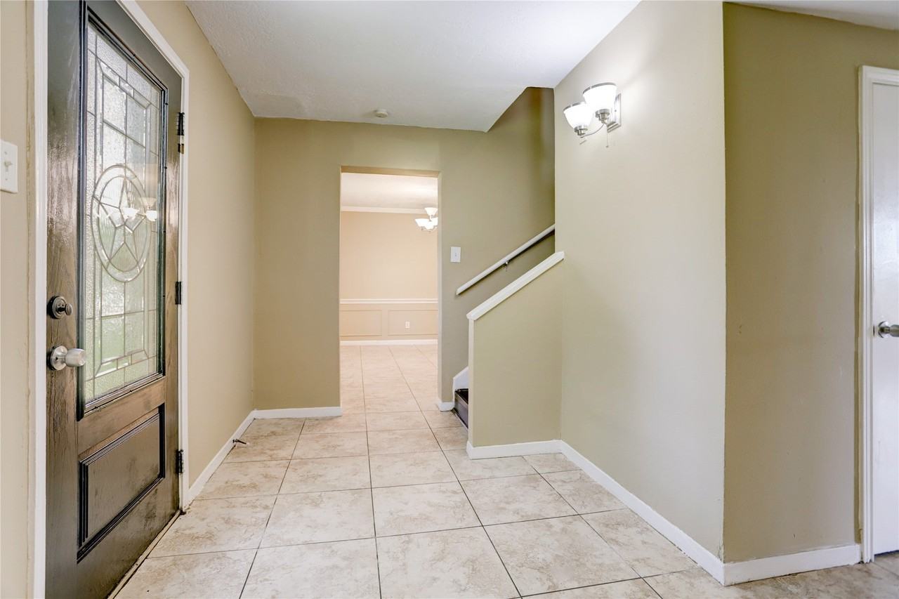 8027 Twin Hills Dr - Photo 3 of 23