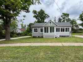 featured image of 231 Lottie St