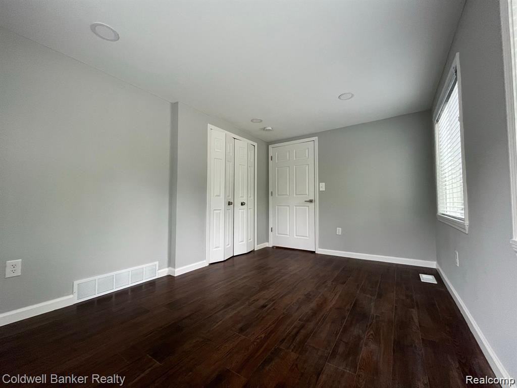 231 Lottie St - Photo 6 of 6