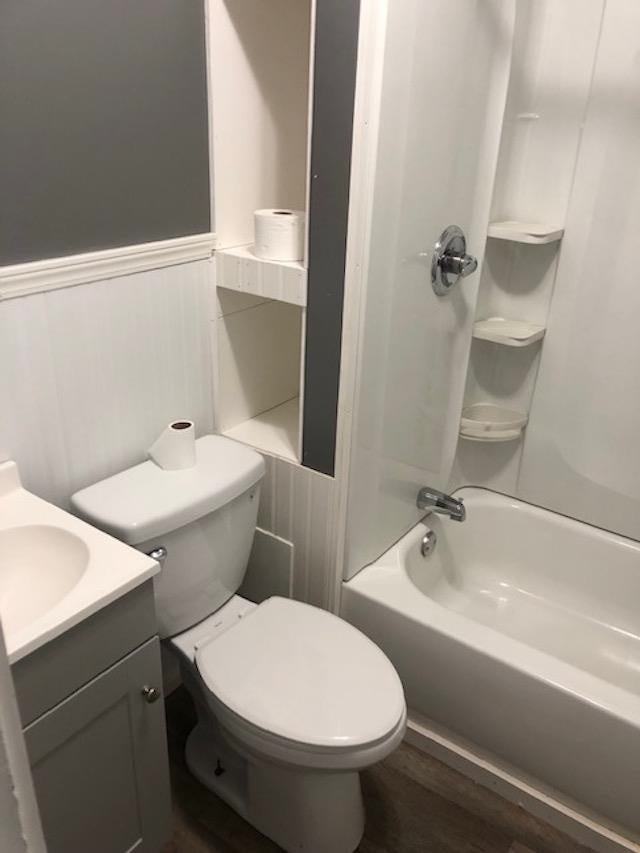 421 Laurel St - Photo 4 of 12