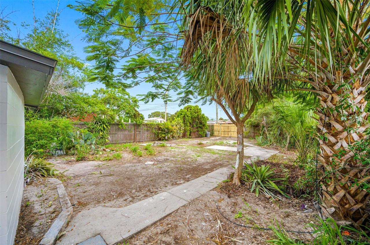 4934 10th Ave S - Photo 5 of 26