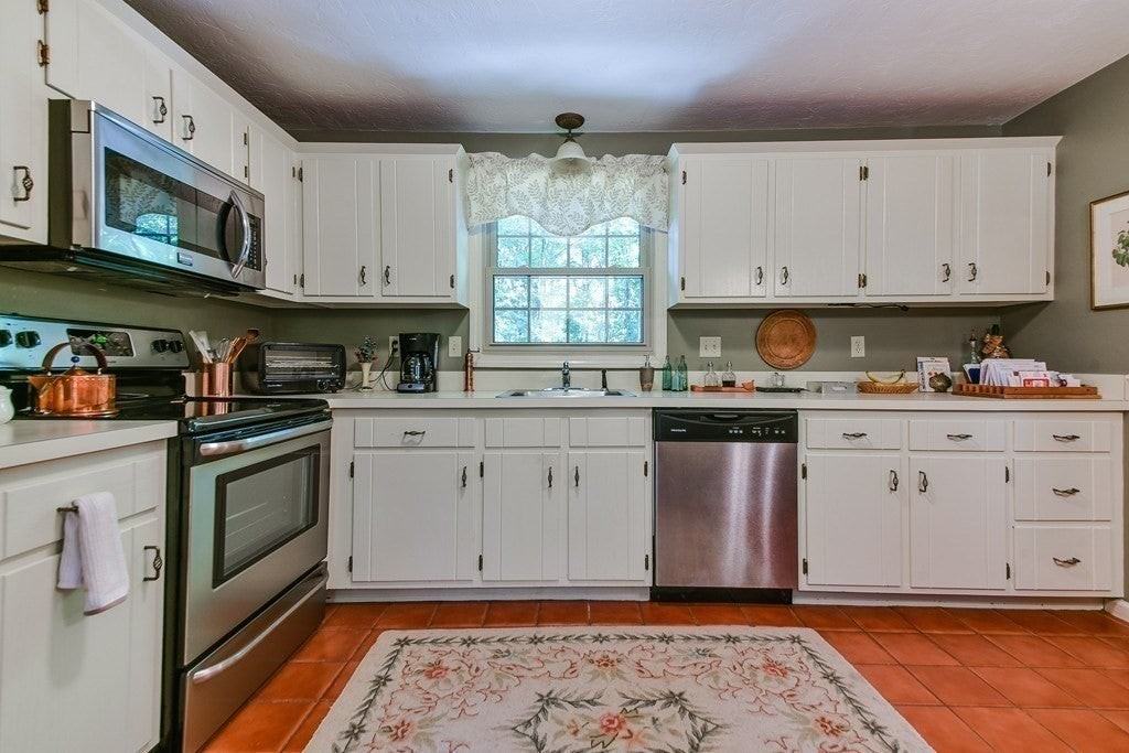 62 Spencer St - Photo 5 of 7