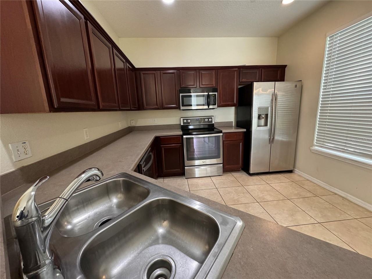 6504 S Goldenrod Rd - Photo 4 of 24