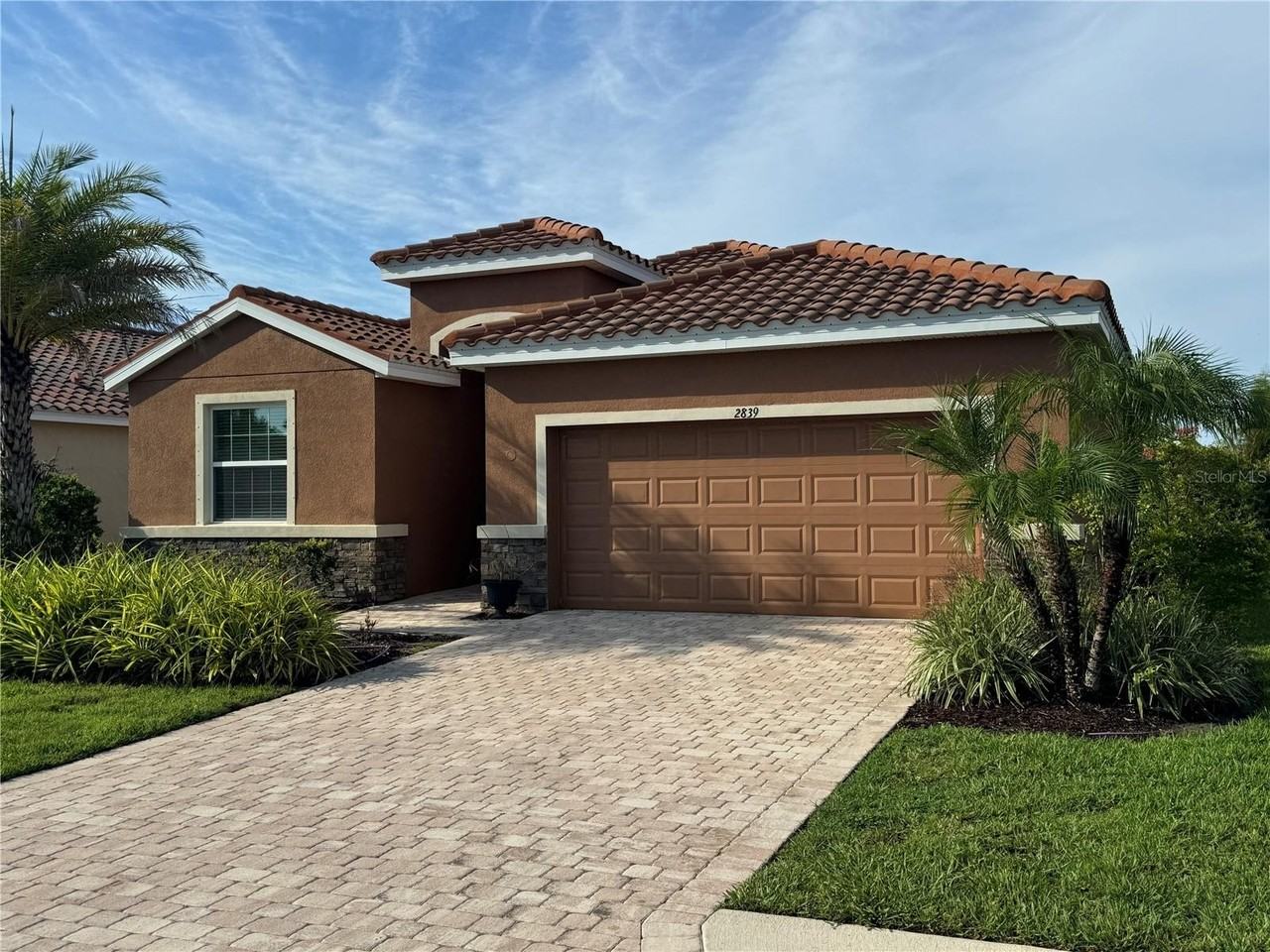 2839 Esmeralda Dr - Photo 3 of 28