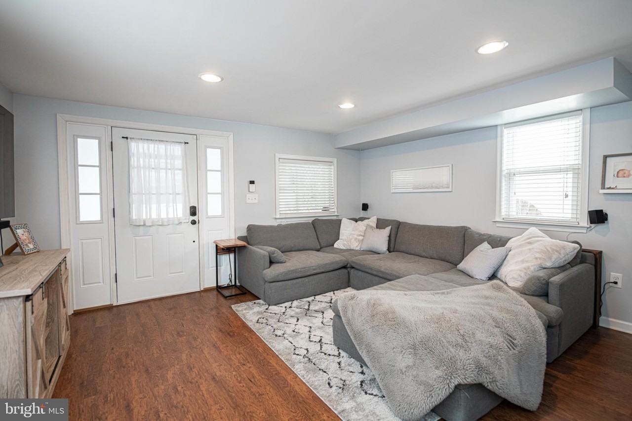 355 Dehaven St - Photo 3 of 37