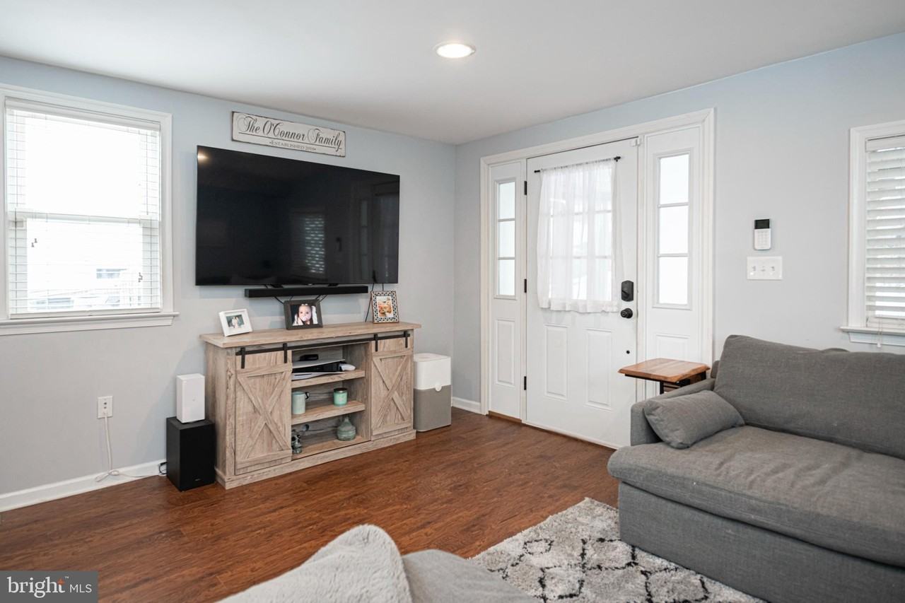 355 Dehaven St - Photo 4 of 37