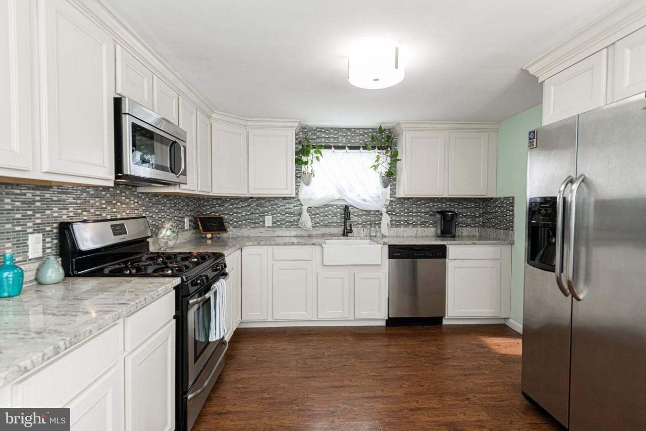 355 Dehaven St - Photo 7 of 37