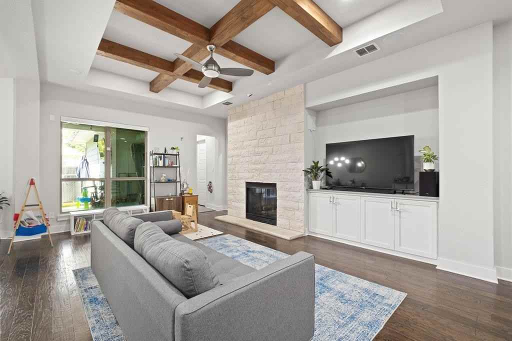 6251 Lakeshore Dr - Photo 3 of 27