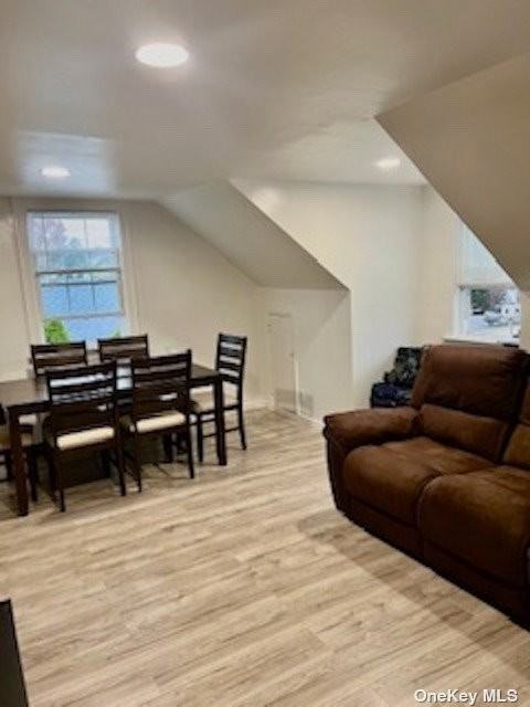 1174 Russell St - Photo 2 of 10