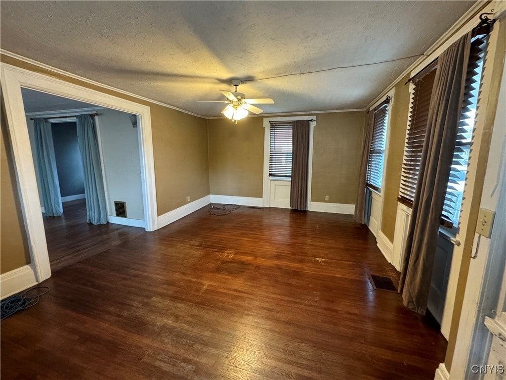 152 E 4th St - Photo 4 of 24