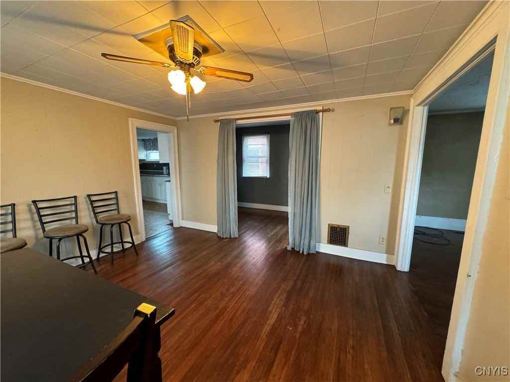 152 E 4th St - Photo 6 of 24