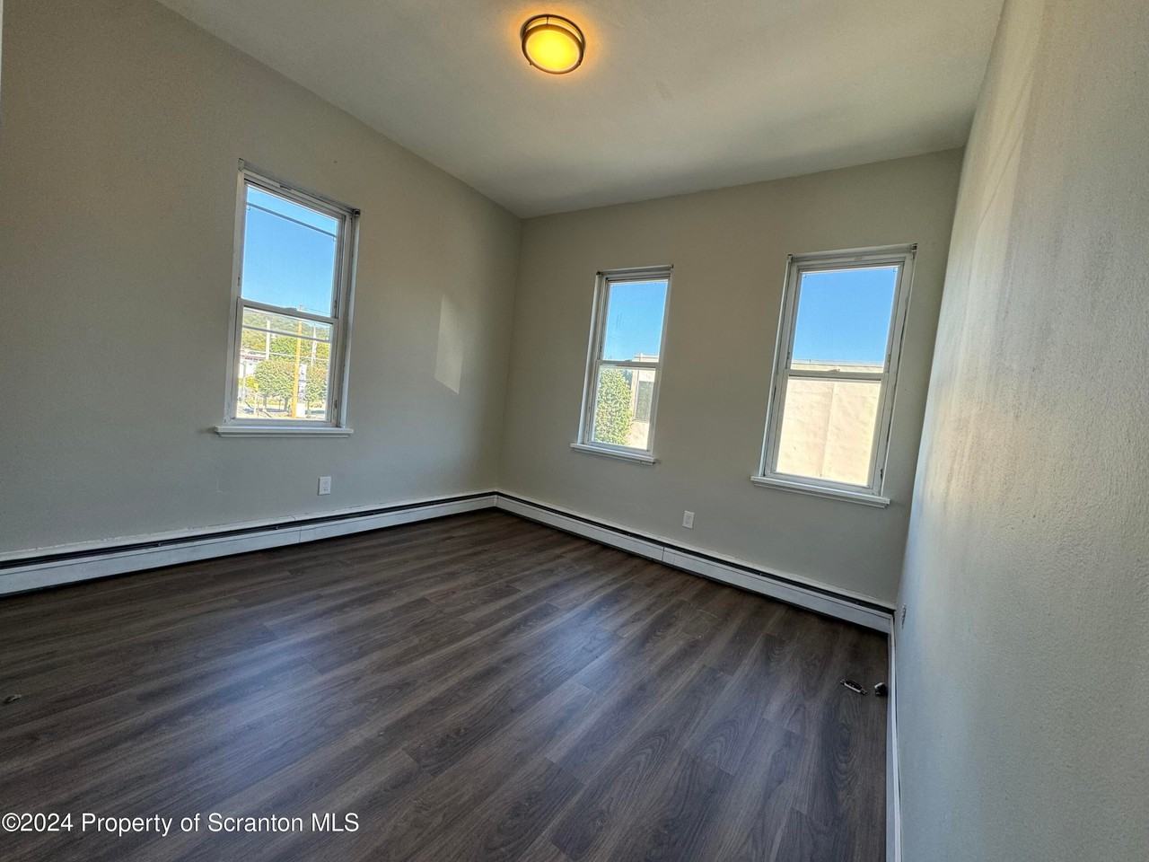 113 Lackawanna Ave - Photo 6 of 13