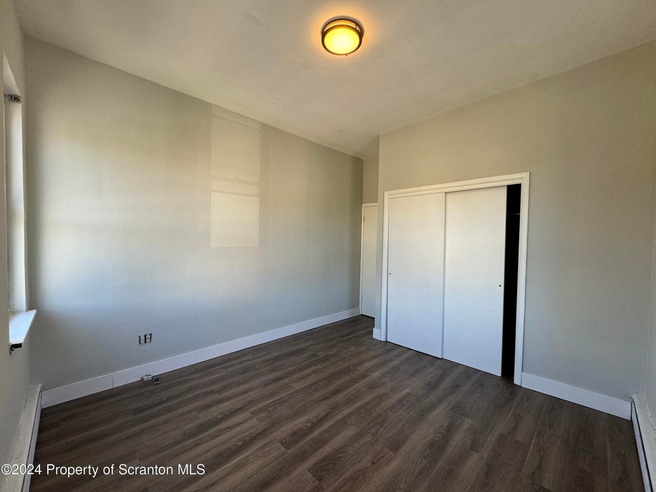 113 Lackawanna Ave - Photo 7 of 13