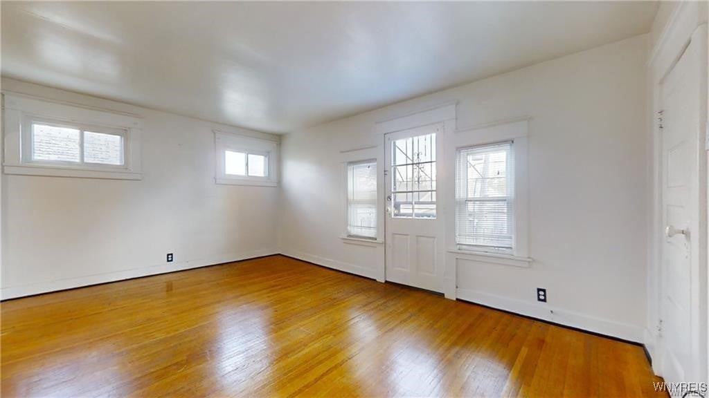 82 Hazelwood Ave - Photo 4 of 17