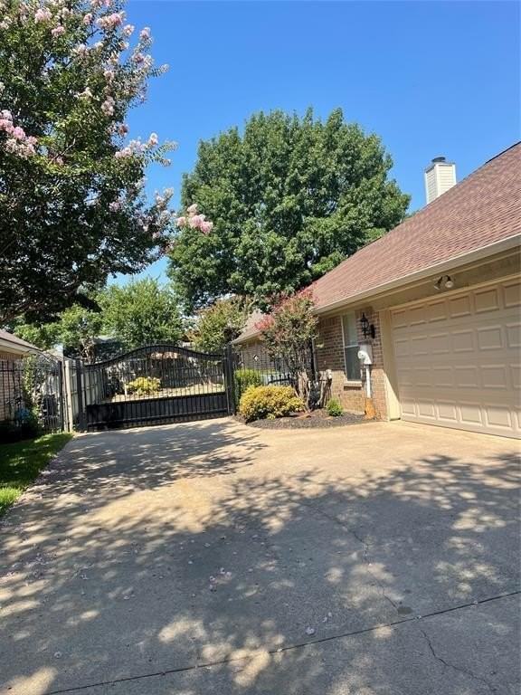 7325 Lindwall Ct - Photo 3 of 34