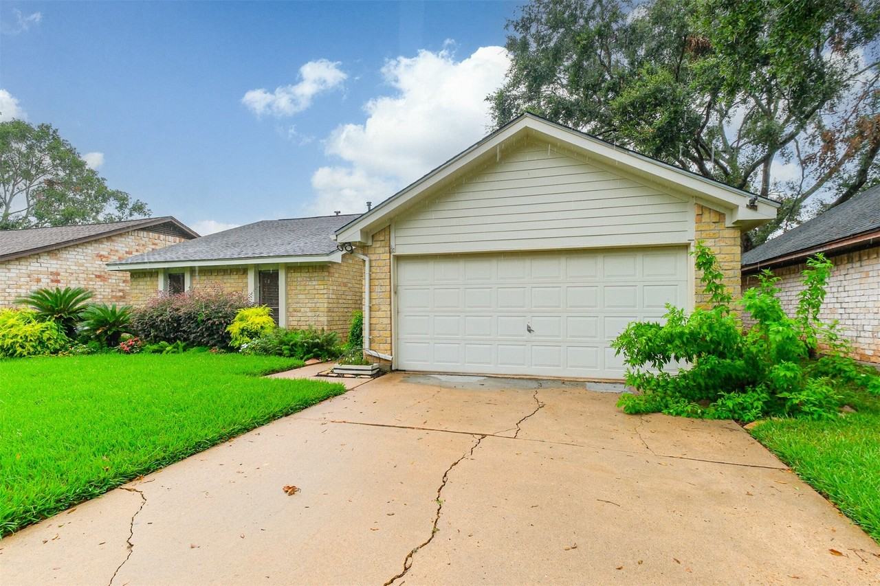 3023 Shawnee Dr - Photo 3 of 30