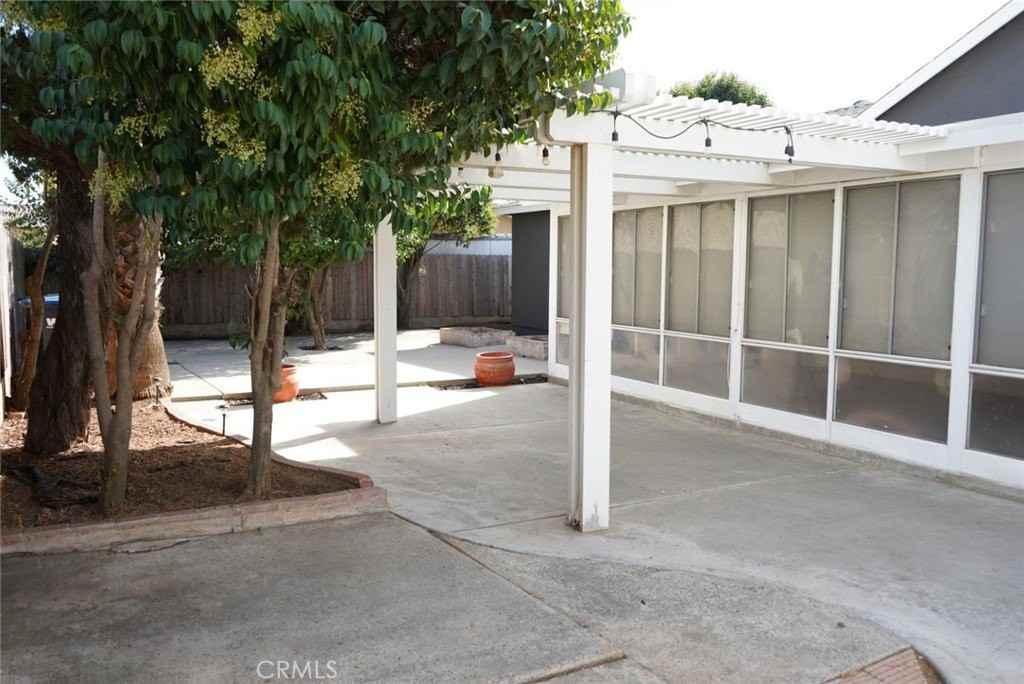 1116 Thompson Avenue - Photo 3 of 33