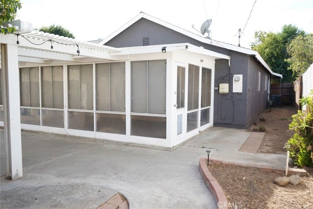 1116 Thompson Avenue - Photo 6 of 33