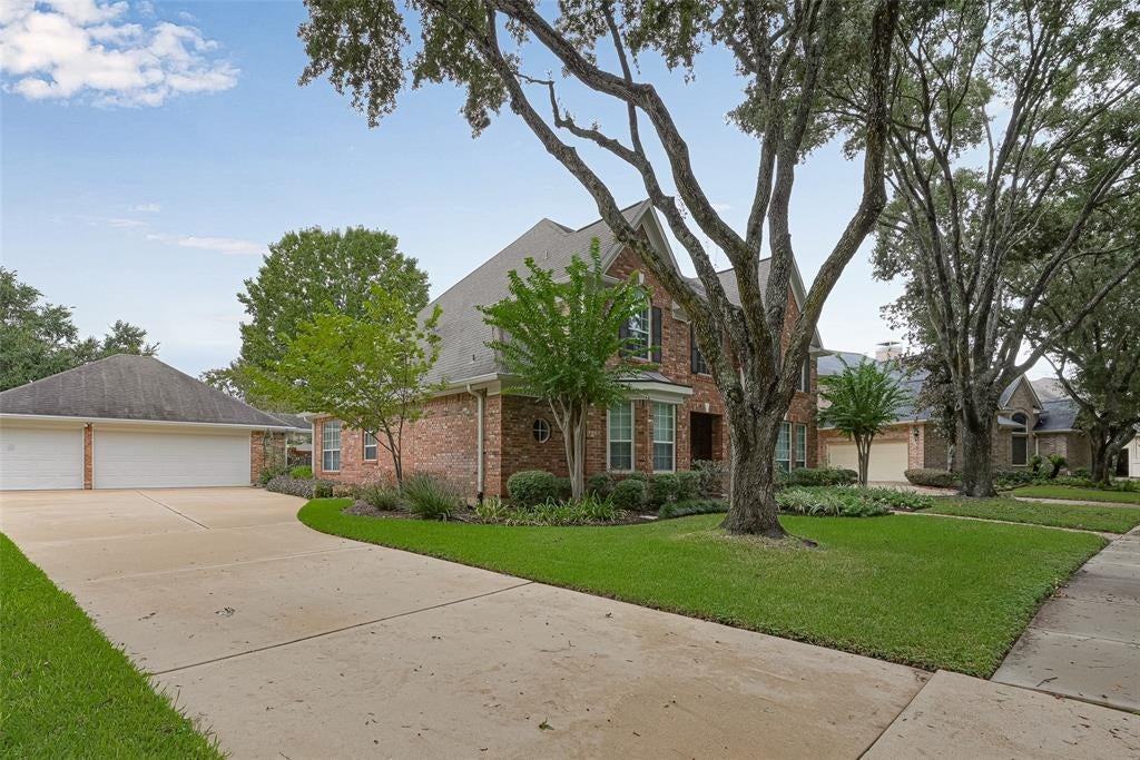 15 Clear Springs Ct - Photo 2 of 50