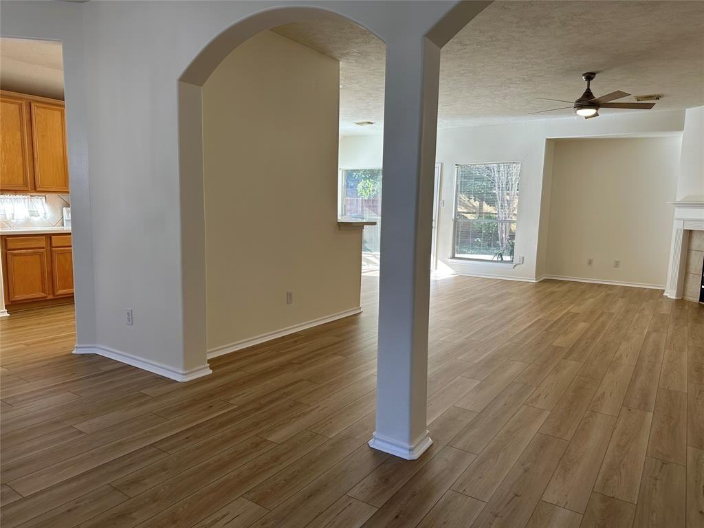 10 Fair Light Ct - Photo 2 of 21