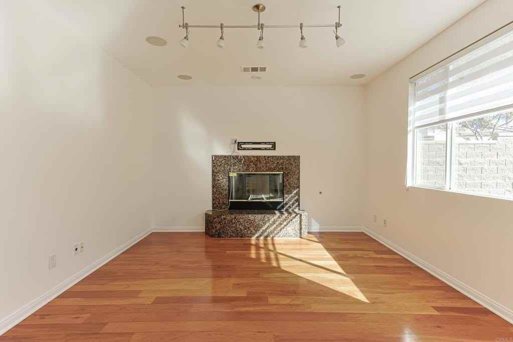 1631 Castaic Ct - Photo 5 of 31