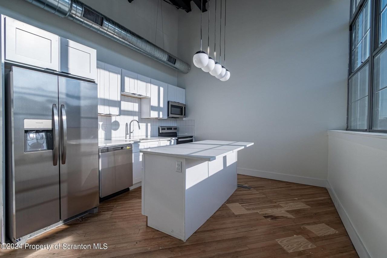 438 Penn Ave - Photo 5 of 50