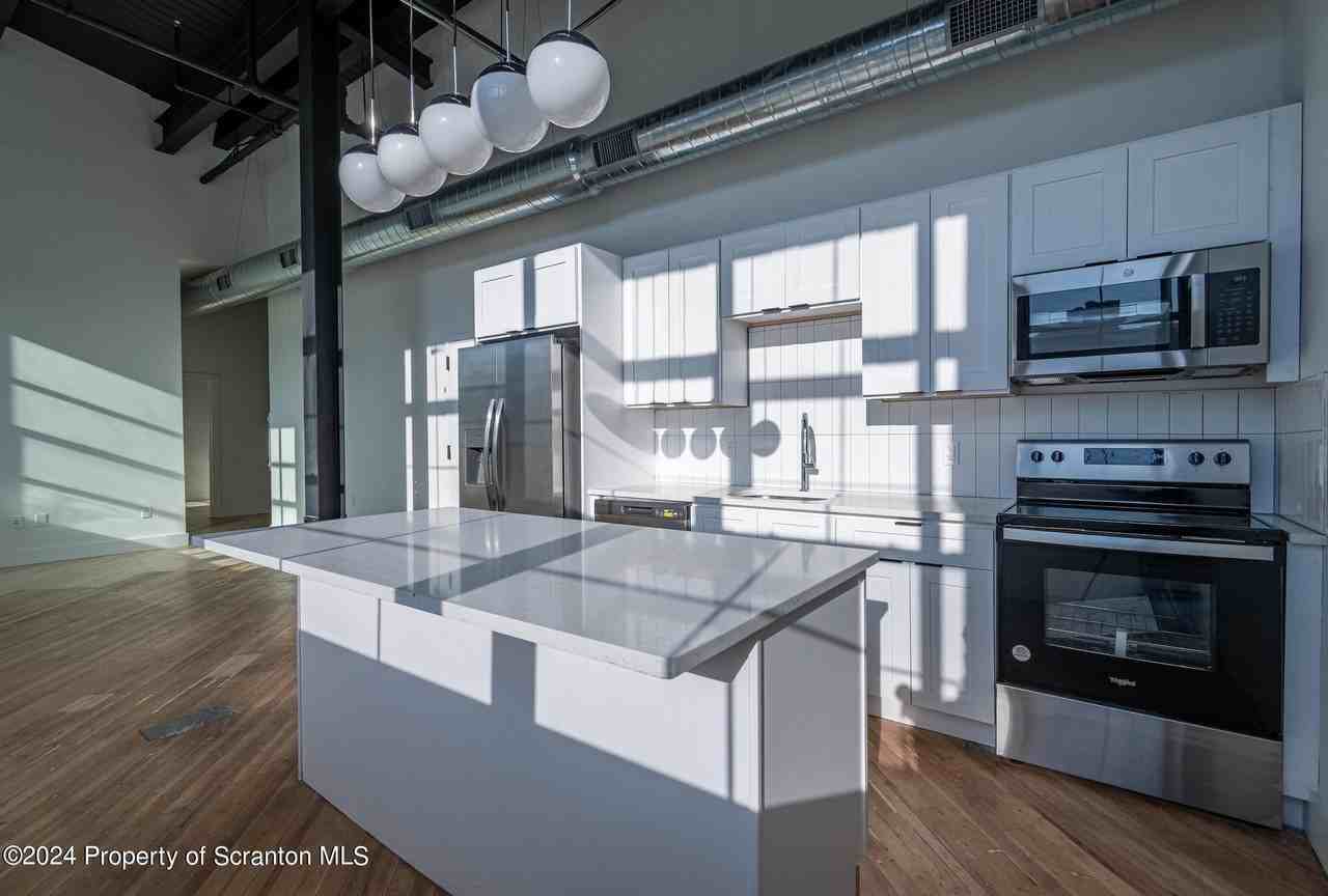 438 Penn Ave - Photo 6 of 50