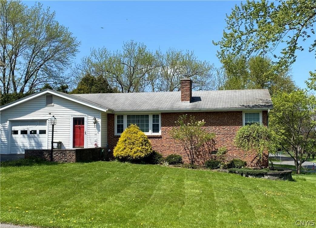 149 Robbins Ln - Photo 2 of 34