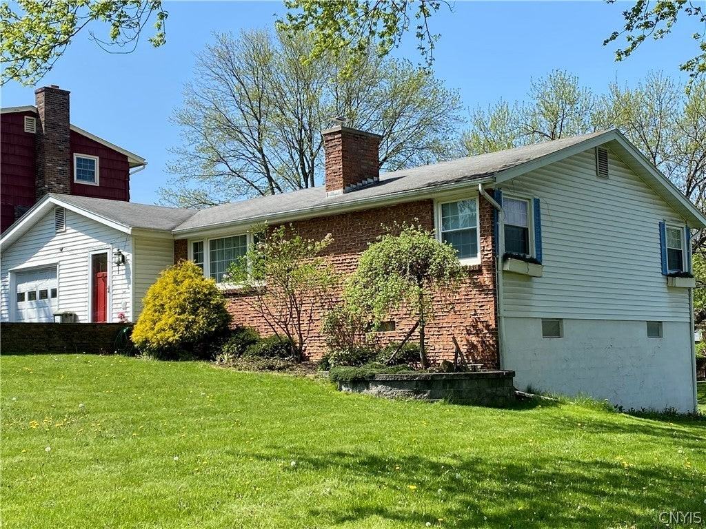 149 Robbins Ln - Photo 3 of 34