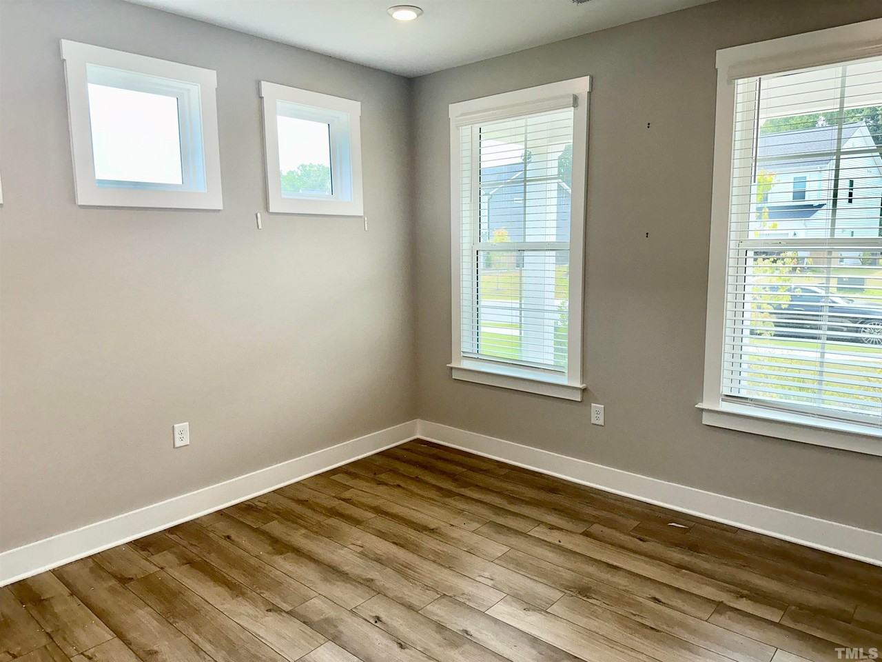 1120 Leatherstone Ln - Photo 4 of 28