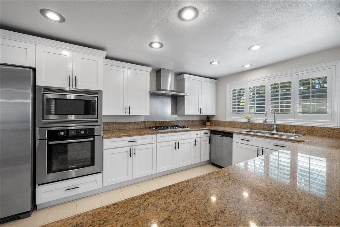 10851 Brookfield Rd - Photo 3 of 7